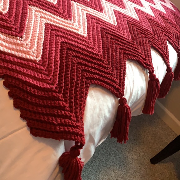 Vintage Handmade Wool Knitted Throw Bed Cover/ Blanket with Tassels Chevron - Picture 9 of 11